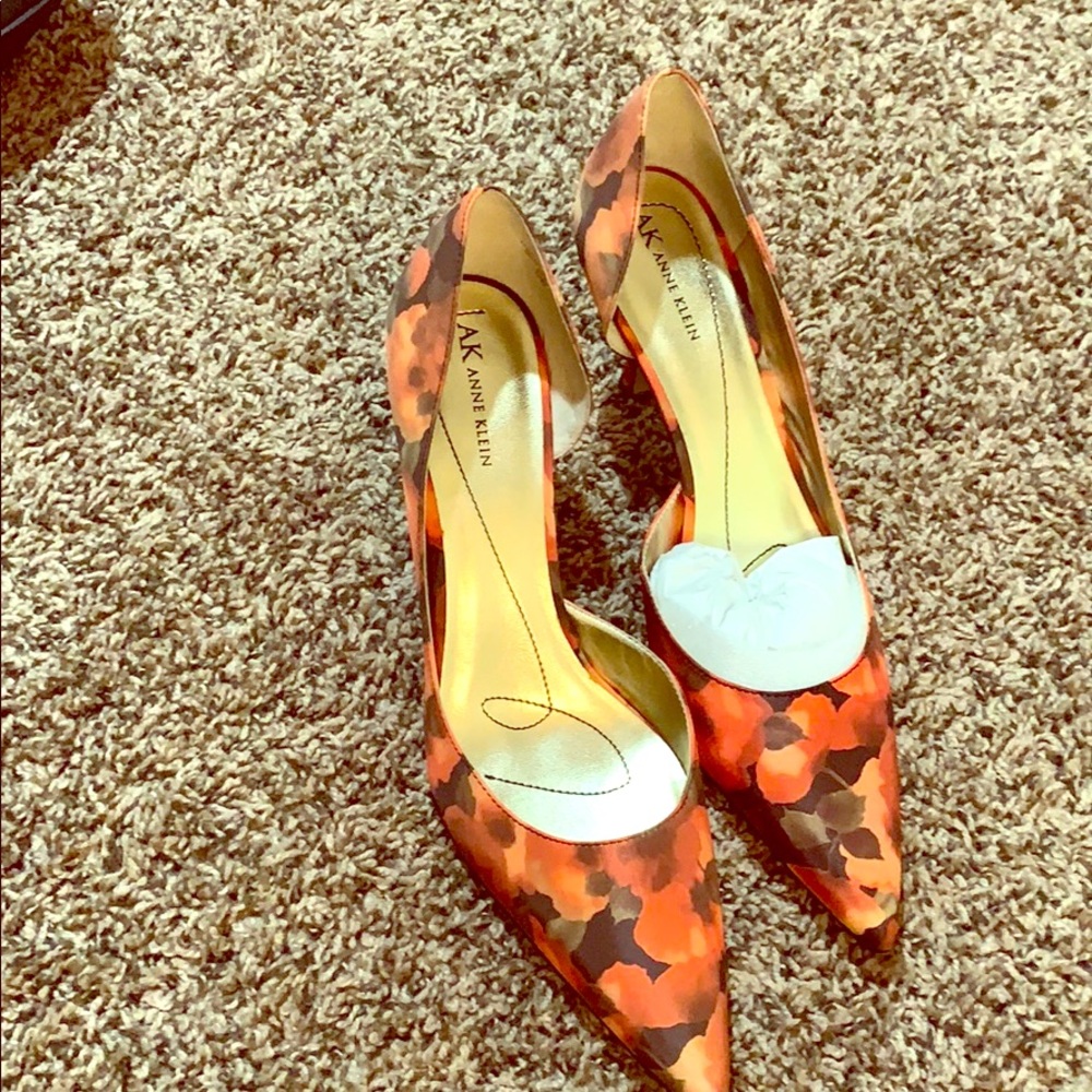 Anne Klein kitten heel pumps